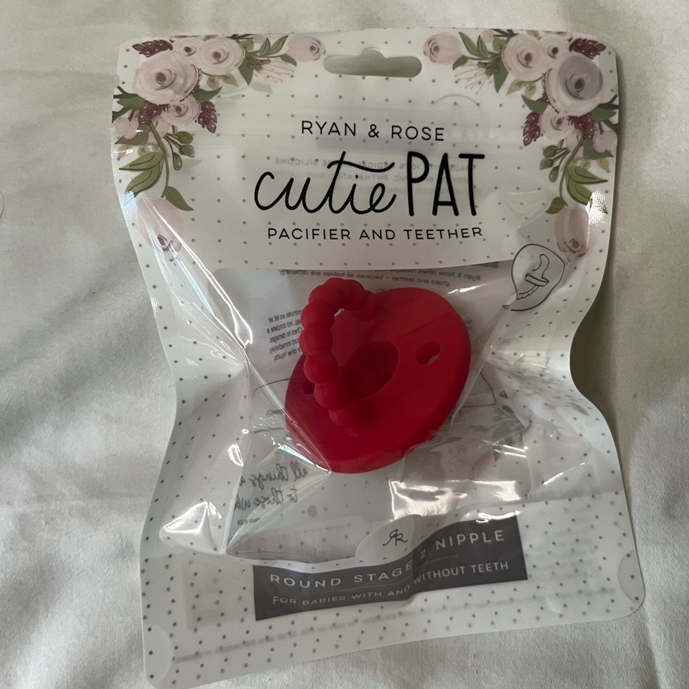 🌼2/$15 3/$20🌼 Ryan & Rose CUTIE PATS (PACIFIER
+ TEETHER) Round size 2 nipple